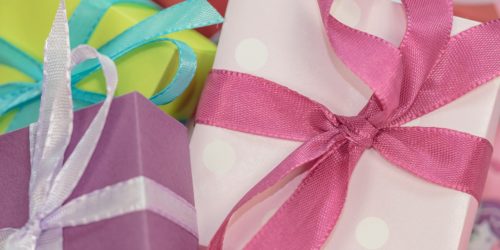 10 Sentimental Graduation Gifts for Daughter