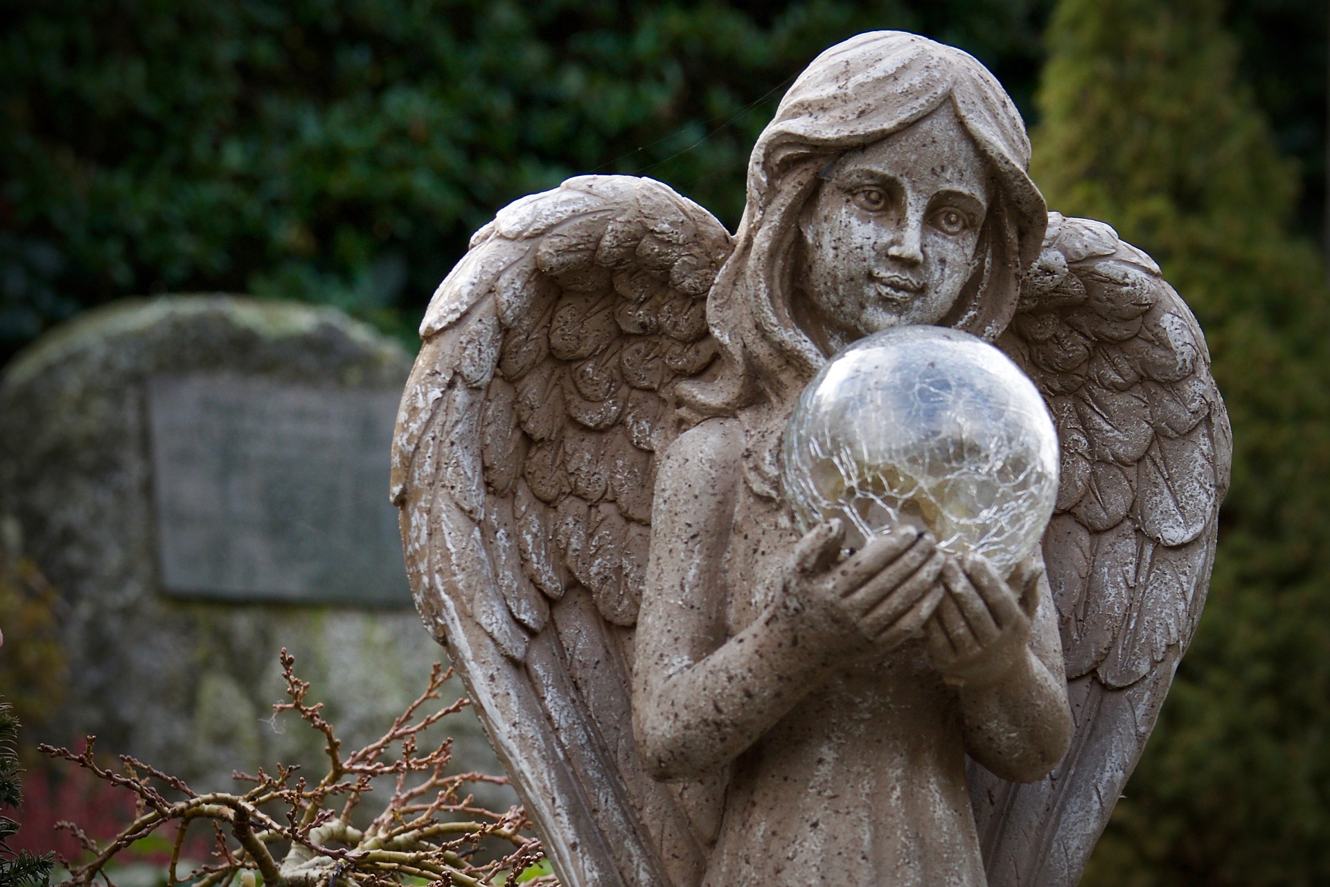 Как называются каменные скульптуры девушек. Кладбищенские статуи ангелов. Скульптура ангел Единой надежды. Скульптура ангел Разиэль. Скульптура ангела Тоскана.